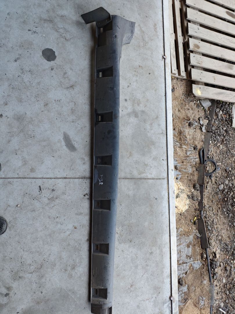 накладка на порог Renault Duster 1 поколение 2012, 2.0 л., F4R 403, бензин, АКПП, внедорожник 5 дв., передний привод, 764264932R - фото №1