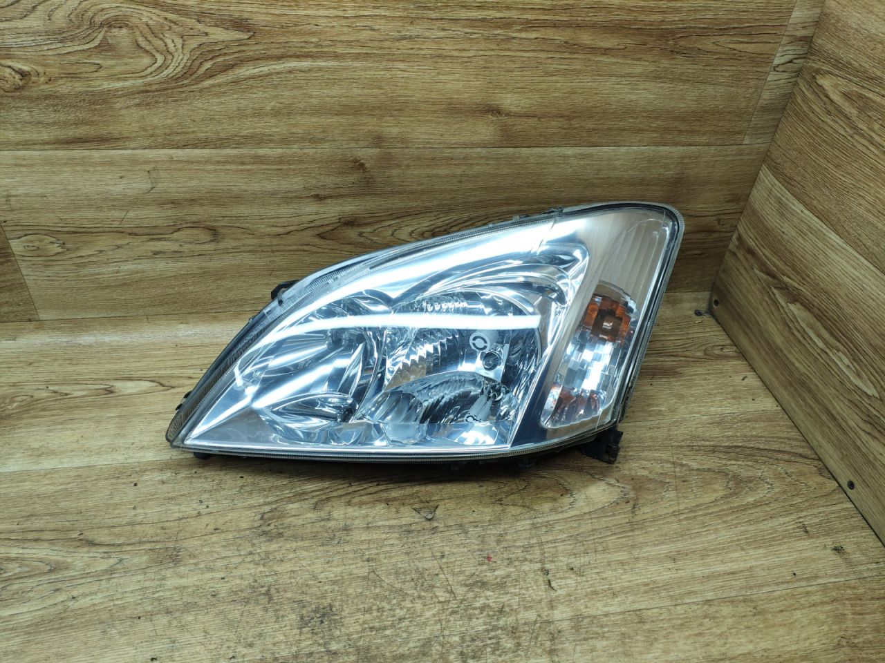 фара левая Toyota Corolla 9 поколение (E120/E130) 2002, 1.4 л., 4ZZ-FE, бензин, МКПП, хетчбэк 5 дв., 89007313 - фото №1
