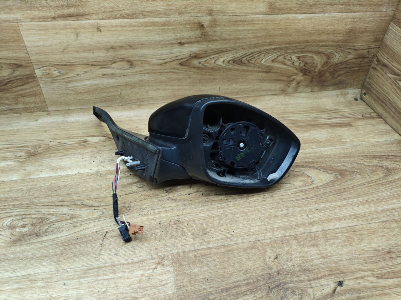зеркало наружное правое Peugeot 208 1 поколение 2012, 1.2 л., бензин, МКПП, хетчбэк 3 дв. - фото №1