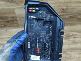 крышка блока предохранителей Land Rover Range Rover Evoque L538 2012, 2.2 л., 224DT, дизель, МКПП, внедорожник 5 дв., BJ32-14290-AED, BJ32-14A076-CA