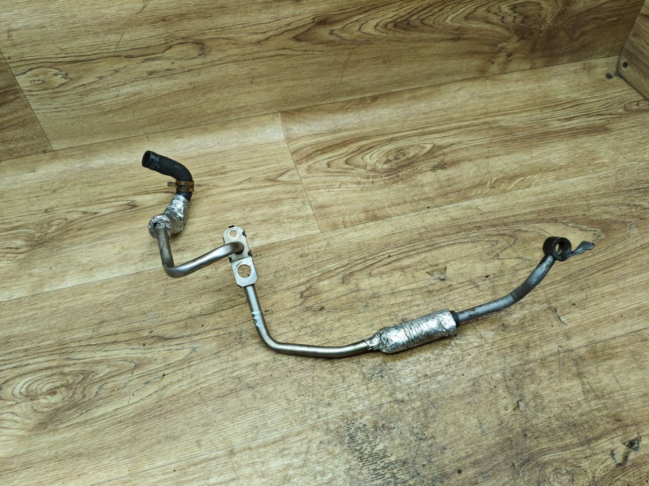 масляная трубка турбины Land Rover Range Rover Evoque L538 2012, 2.2 л., 224DT, дизель, МКПП, внедорожник 5 дв., 9675423980 - фото №1