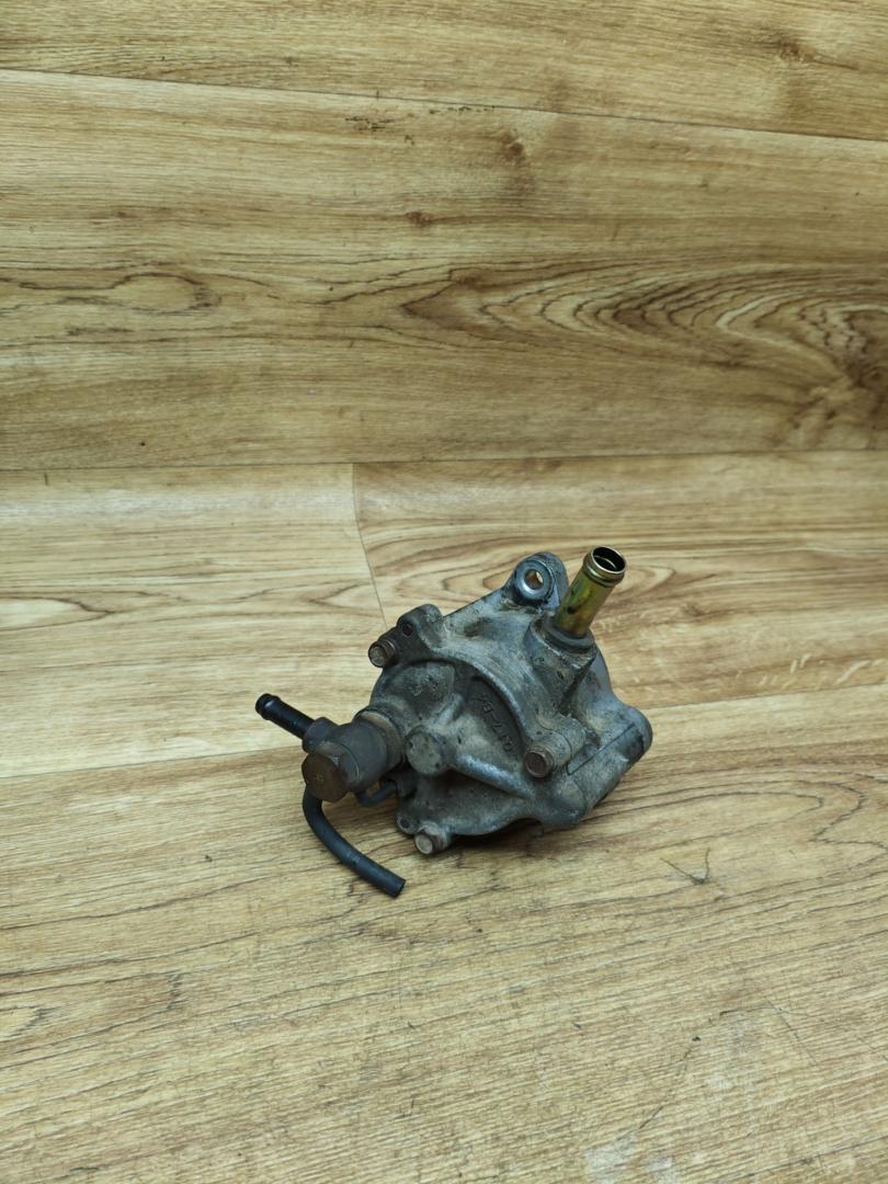 насос вакуумный Toyota Avensis Verso 1 поколение 2003, 2.0 л., дизель, МКПП, минивэн - фото №1