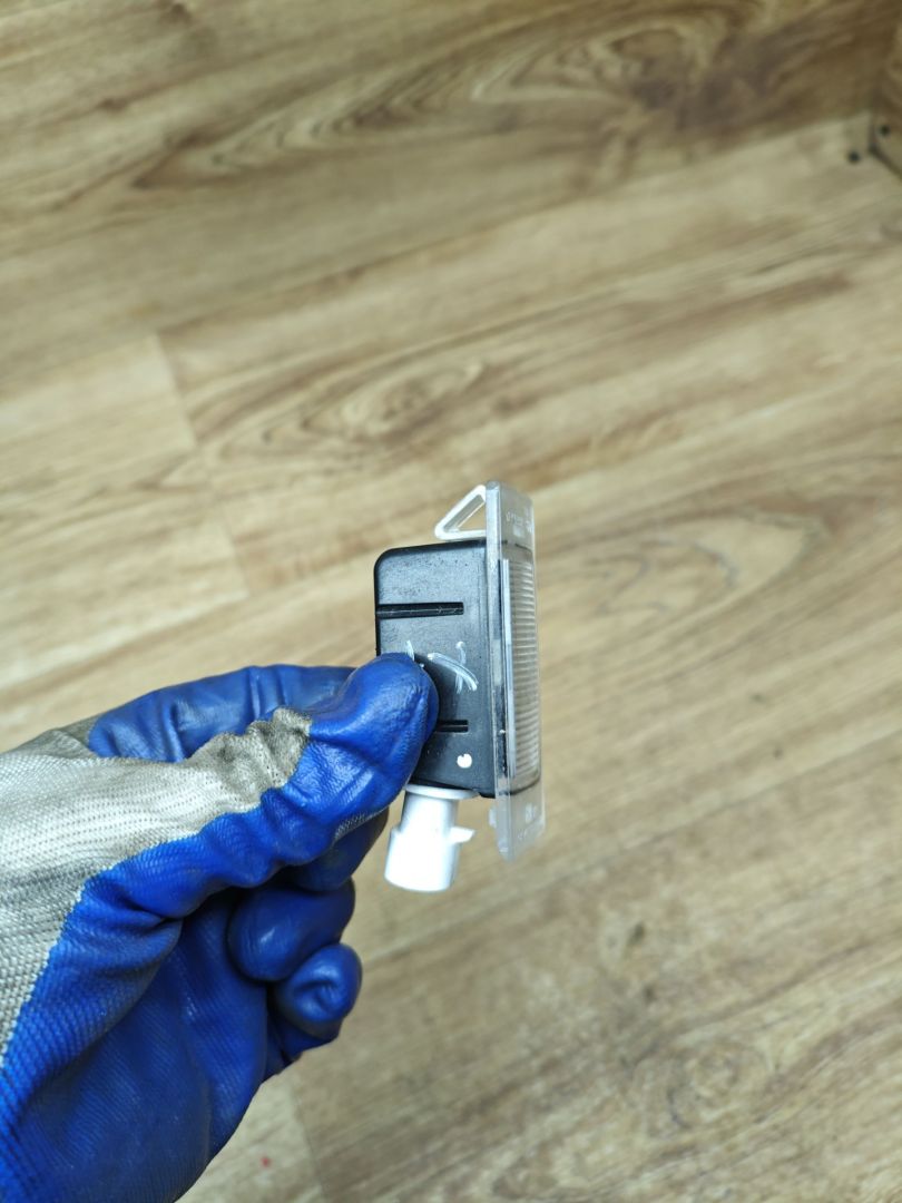 подсветка номера Lada Vesta 1 поколение 2017, 1.6 л., бензин, МКПП, седан, 1118-3717-010 - фото №1