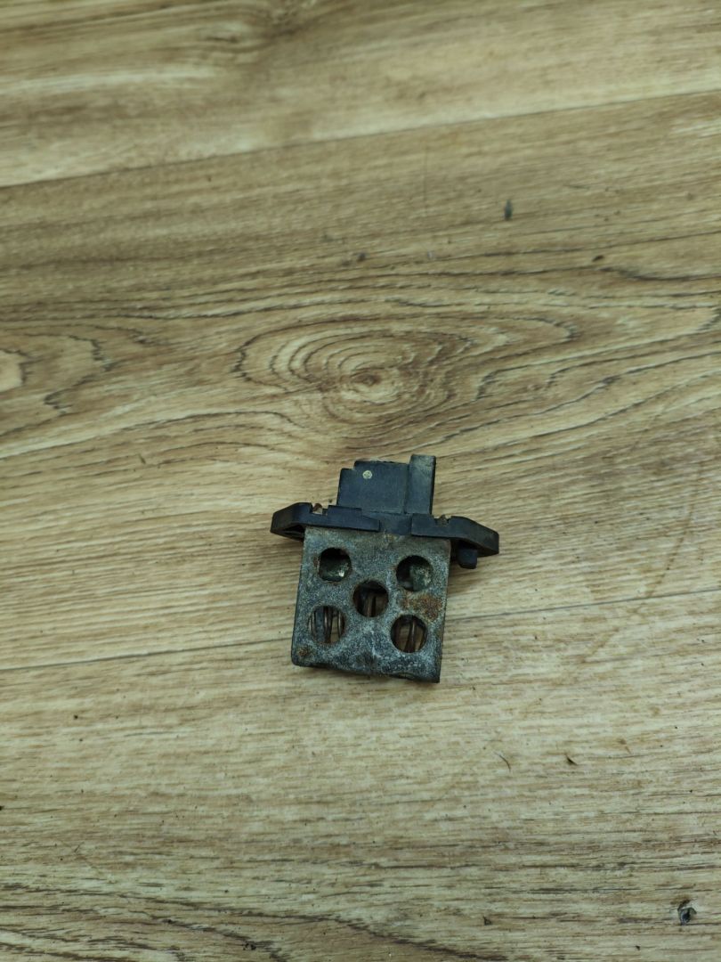 блок управления вентилятором (реле) Renault Duster 1 поколение 2012, 2.0 л., F4R 403, бензин, АКПП, внедорожник 5 дв., передний привод, 7700432632 - фото №1