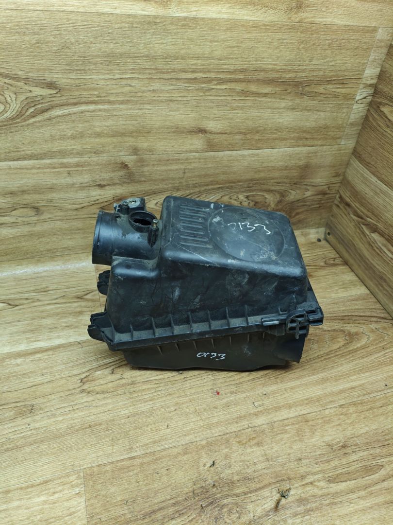 корпус воздушного фильтра Toyota Corolla 9 поколение (E120/E130) 2002, 1.4 л., 4ZZ-FE, бензин, МКПП, хетчбэк 5 дв., 17705-0D041 - фото №1