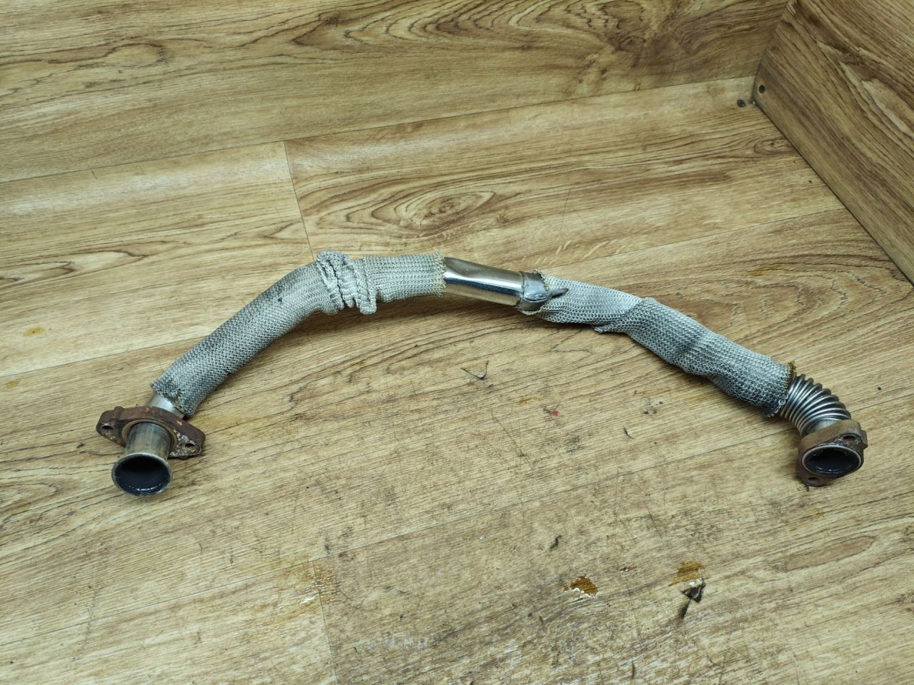 трубка системы рециркуляции EGR Land Rover Range Rover Evoque L538 2012, 2.2 л., 224DT, дизель, МКПП, внедорожник 5 дв. - фото №1