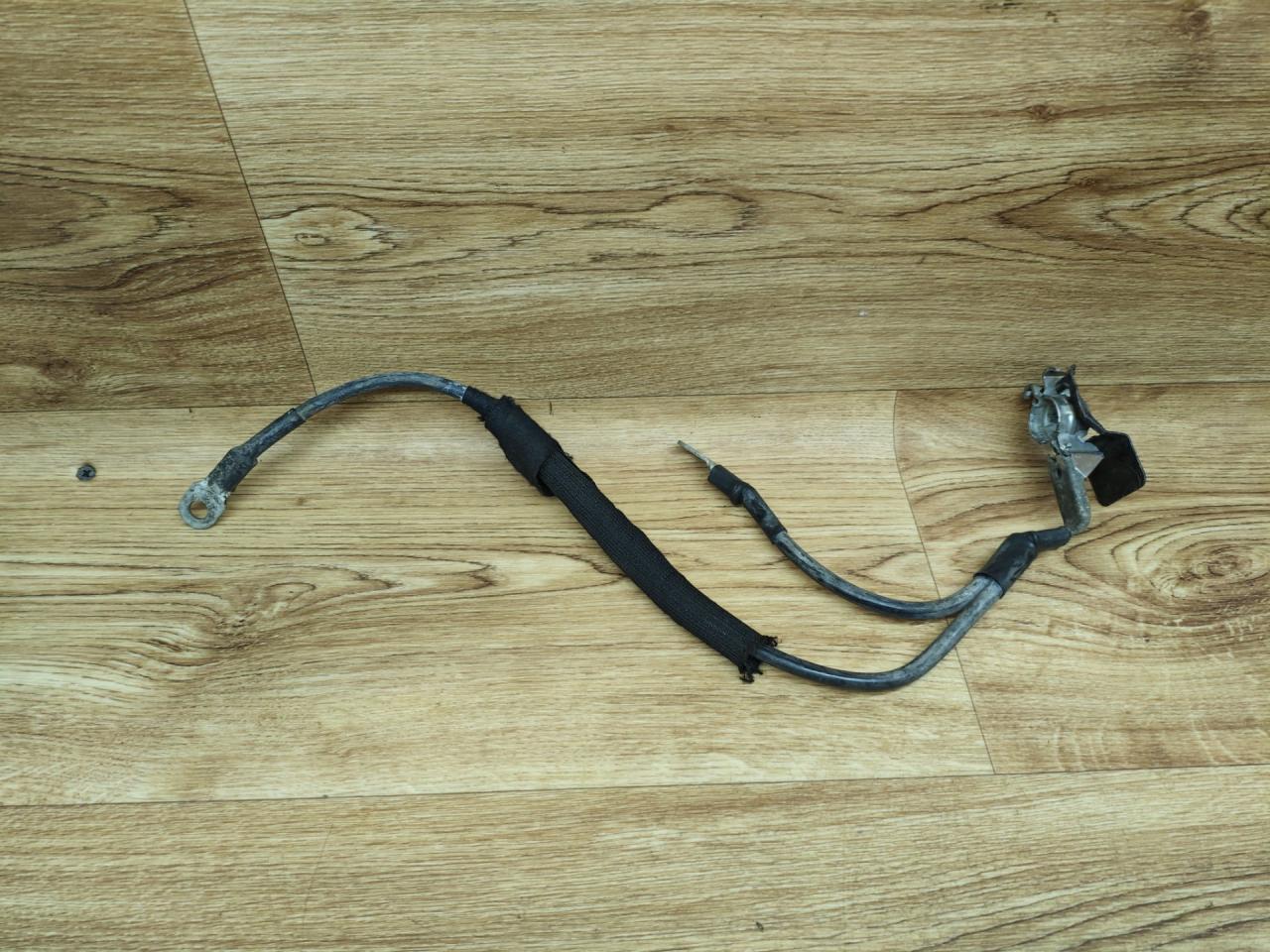 клемма аккумулятора плюс Peugeot 5008 1 поколение 2011, 1.6 л., дизель, МКПП, минивэн - фото №1