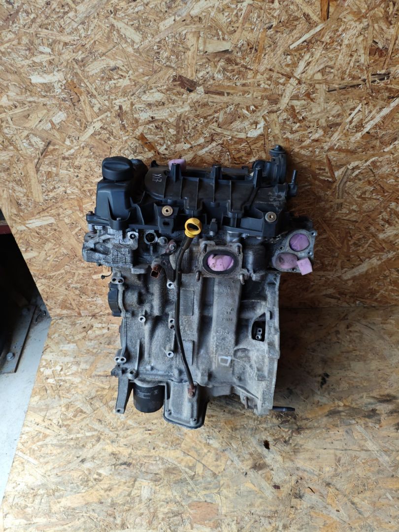 двигатель Peugeot 208 1 поколение 2012, 1.2 л., бензин, МКПП, хетчбэк 3 дв., HM01, 10B206 - фото №1