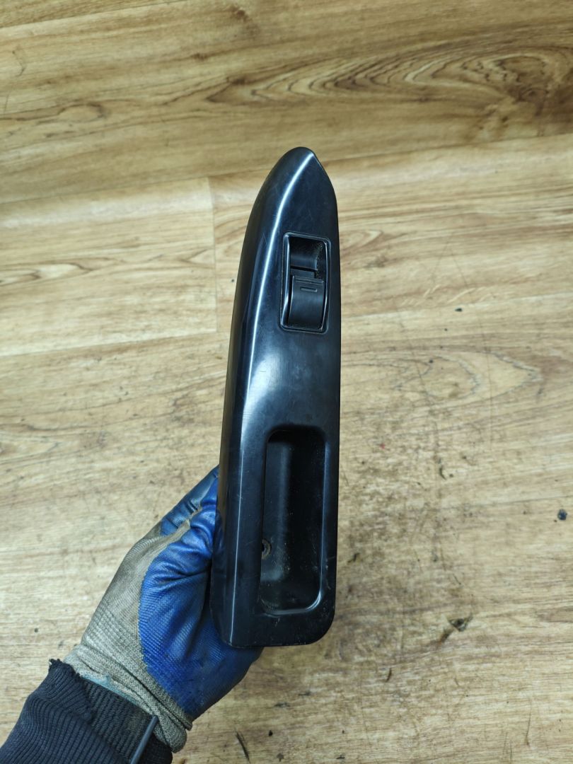 кнопка стеклоподъемника двери задней Geely SC7 1 поколение 2013, 1.8 л., JL4G18, бензин, МКПП, седан - фото №1