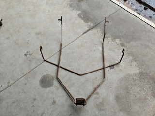 крепление запаски Renault Duster 1 поколение 2012, 2.0 л., F4R 403, бензин, АКПП, внедорожник 5 дв., передний привод