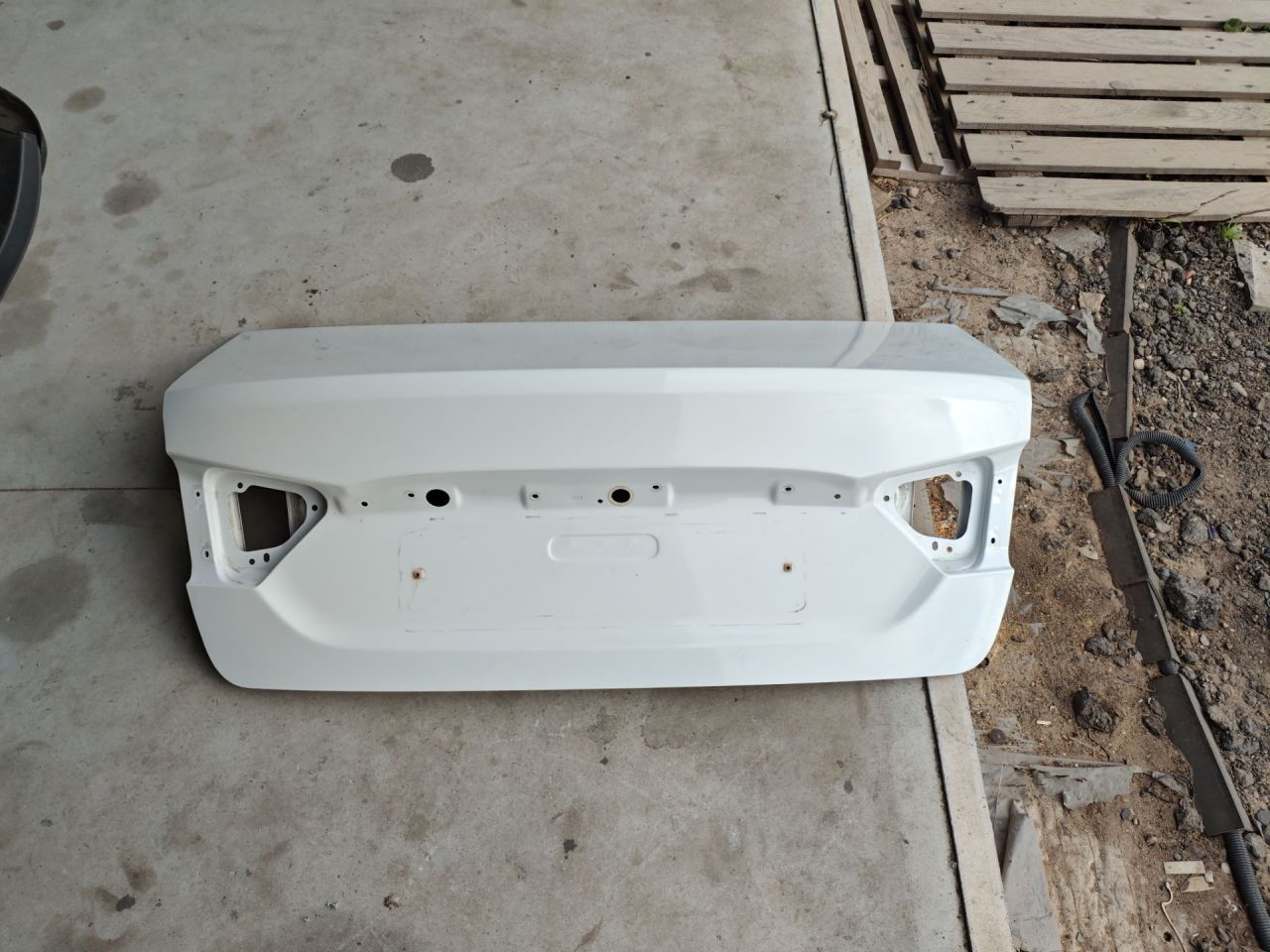 крышка багажника (дверь 3-5) Lada Vesta 1 поколение 2017, 1.6 л., бензин, МКПП, седан - фото №1