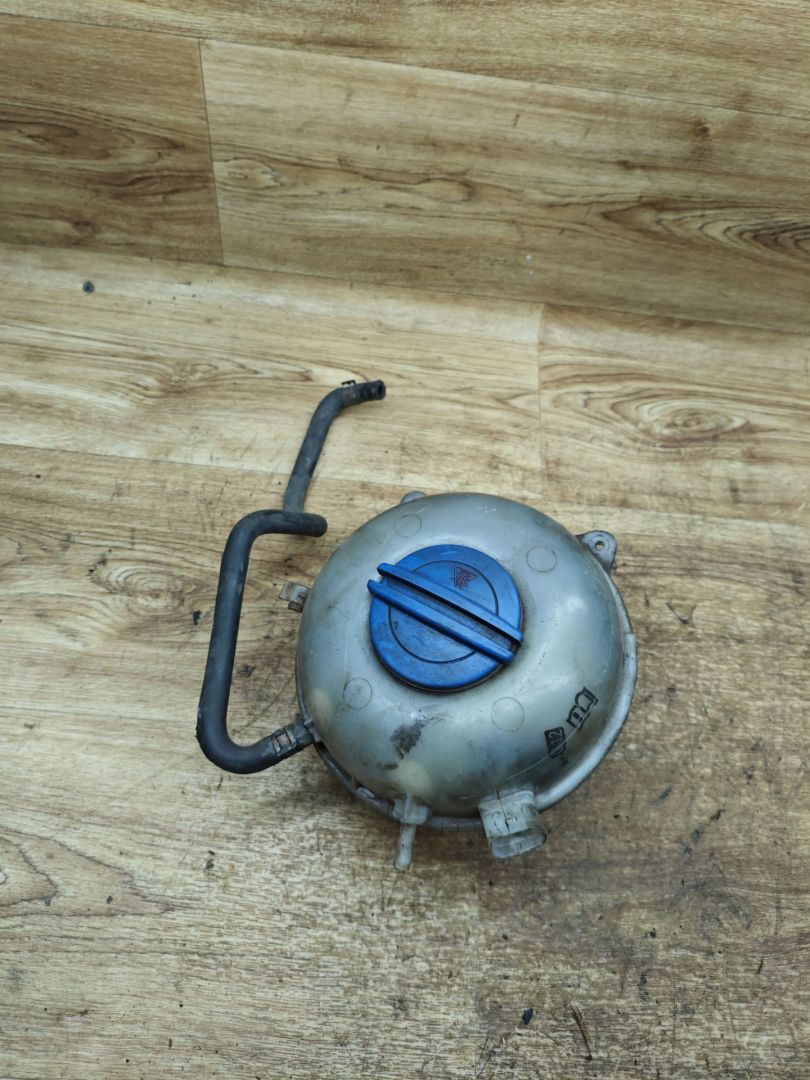 бачок расширительный Volkswagen Transporter T5 2007, 1.9 л., BRS, дизель, МКПП, микроавтобус, 7H0121407C - фото №1