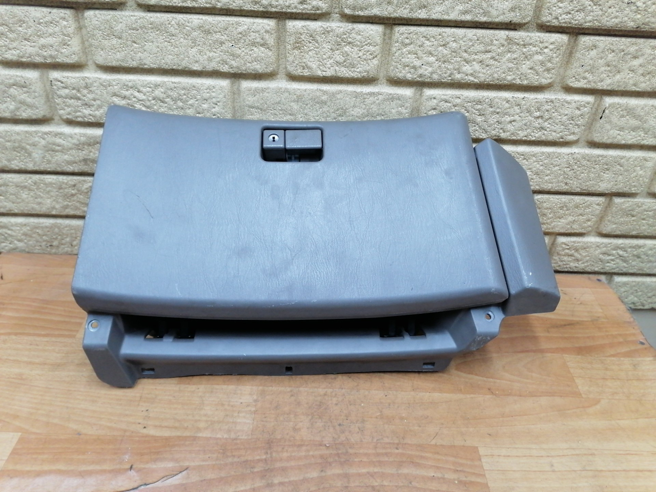 бардачок Lexus RX 1 поколение 2000, 3.0 л., 1MZ-FE, бензин, АКПП, внедорожник 5 дв., полный привод, 55433-48040 - фото №1