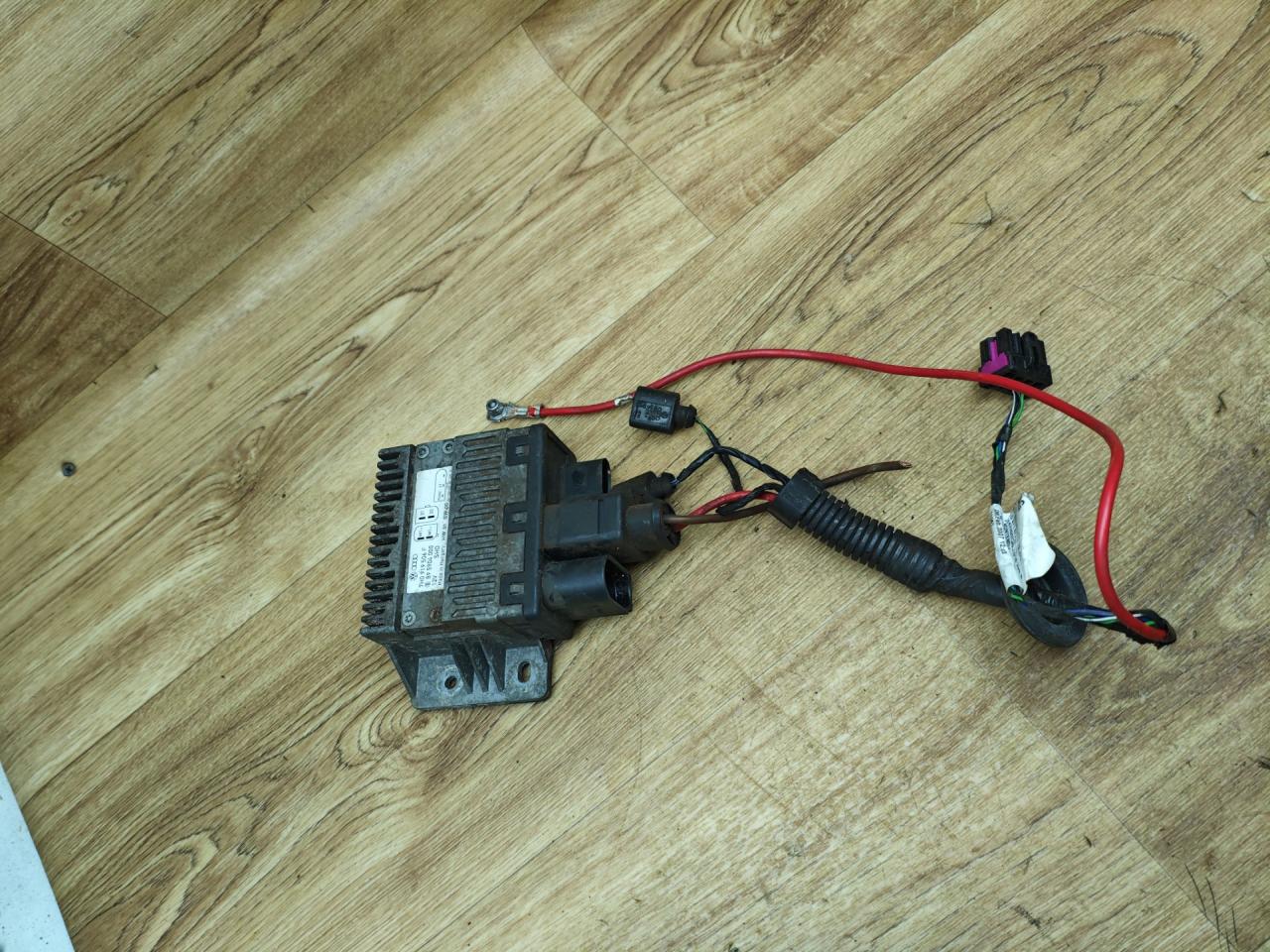 блок управления вентилятором (реле) Volkswagen Transporter T5 2007, 1.9 л., BRS, дизель, МКПП, микроавтобус, 7H0919506F, 895904000 - фото №1