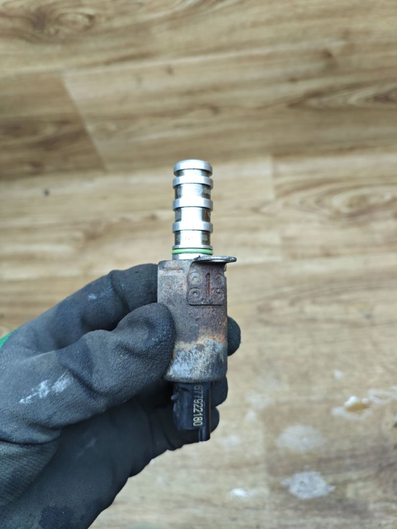 клапан фазорегулятора Peugeot 208 1 поколение 2012, 1.2 л., бензин, МКПП, хетчбэк 3 дв., 9677922180 - фото №1