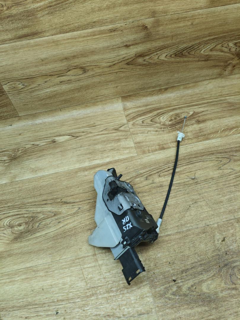 замок двери передней правой Peugeot 5008 1 поколение 2011, 1.6 л., дизель, МКПП, минивэн - фото №1