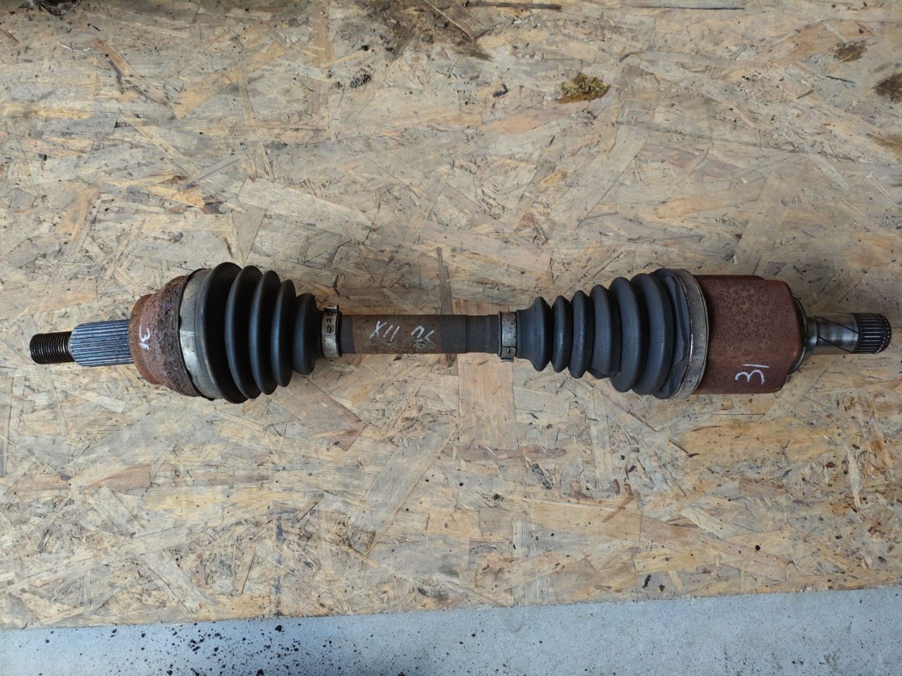 полуось передняя левая (приводной вал, ШРУС) Land Rover Range Rover Evoque L538 2012, 2.2 л., 224DT, дизель, МКПП, внедорожник 5 дв. - фото №1