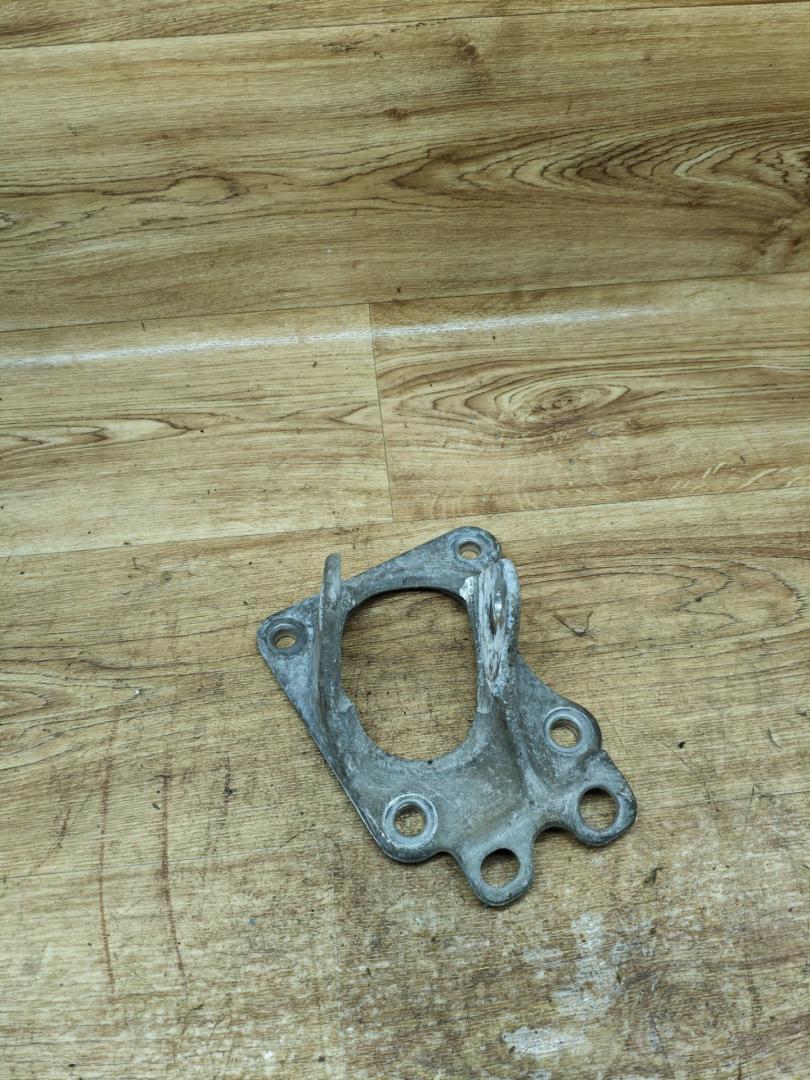 Кронштейн балки Peugeot 5008 1 поколение 2011, 1.6 л., дизель, МКПП, минивэн, 9684349480 - фото №1