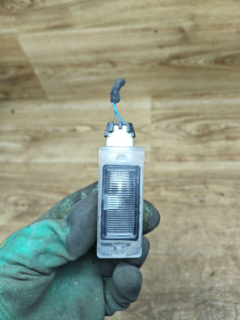 подсветка номера Lada Vesta 1 поколение 2017, 1.6 л., бензин, МКПП, седан, 1113-3717-010 - фото №1