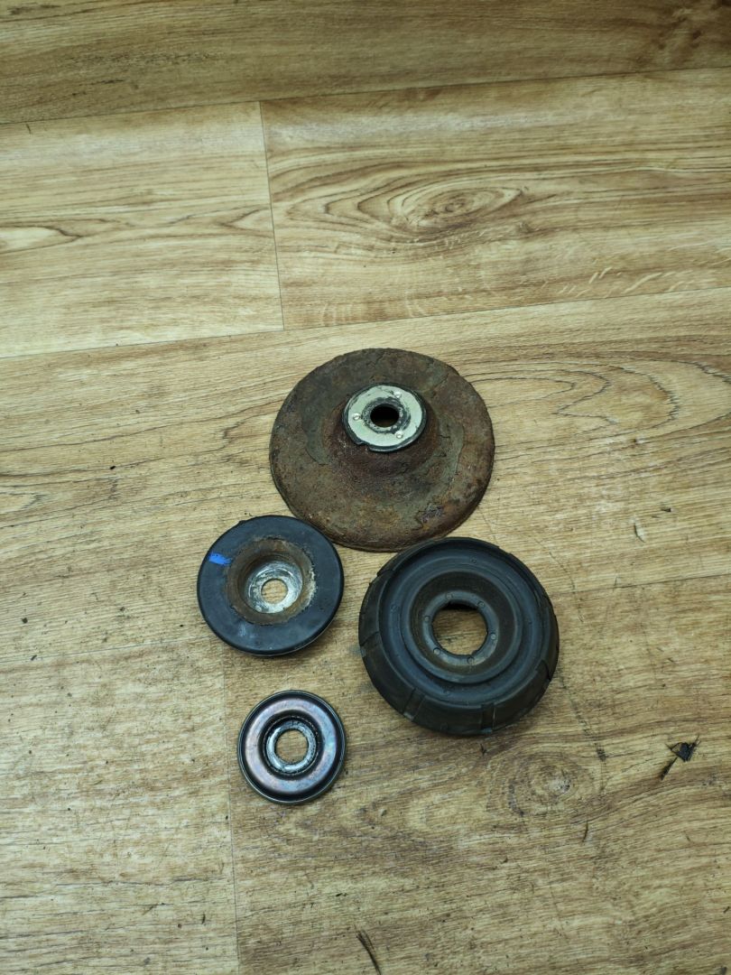 опора амортизатора верхняя (чашка) Renault Duster 1 поколение 2012, 2.0 л., F4R 403, бензин, АКПП, внедорожник 5 дв., передний привод - фото №1