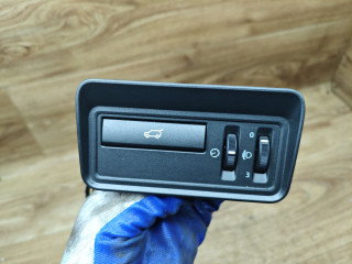 кнопка открытия багажника Land Rover Range Rover Evoque L538 2012, 2.2 л., 224DT, дизель, МКПП, внедорожник 5 дв., BJ3211654AB
