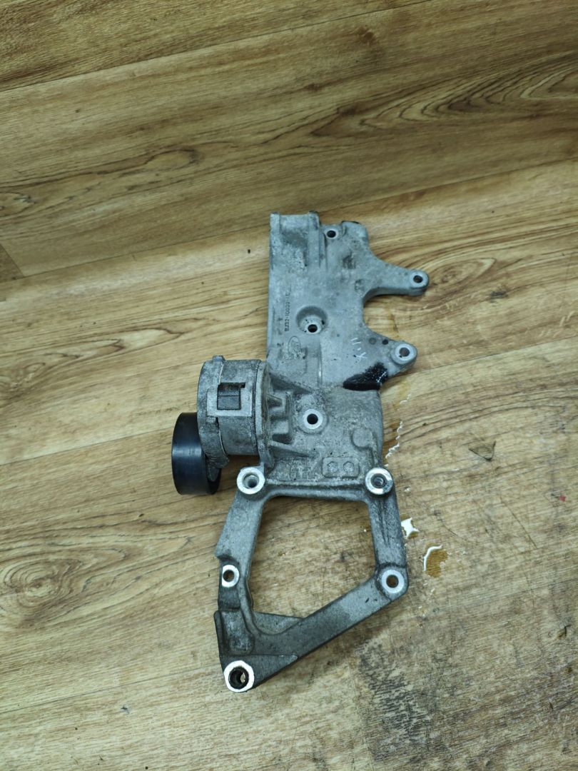 кронштейн двигателя Land Rover Range Rover Evoque L538 2012, 2.2 л., 224DT, дизель, МКПП, внедорожник 5 дв., BJ32-10039-AG - фото №1