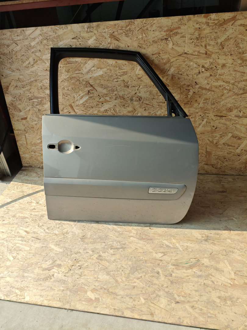 дверь передняя правая Renault Espace 4 поколение 2006, 2.2 л., G9T 742, дизель, МКПП, минивэн - фото №1