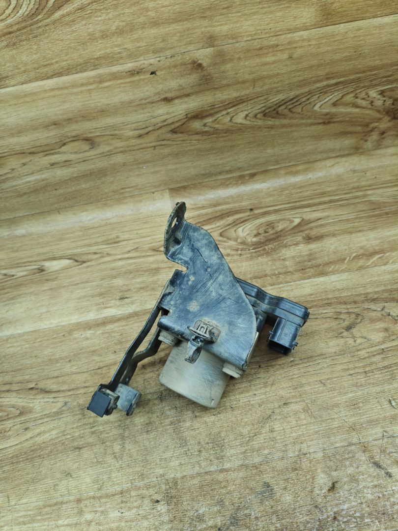 блок ABS Hyundai Solaris 1 поколение 2013, 1.6 л., G4FC, бензин, АКПП, седан, 589204L100 - фото №1