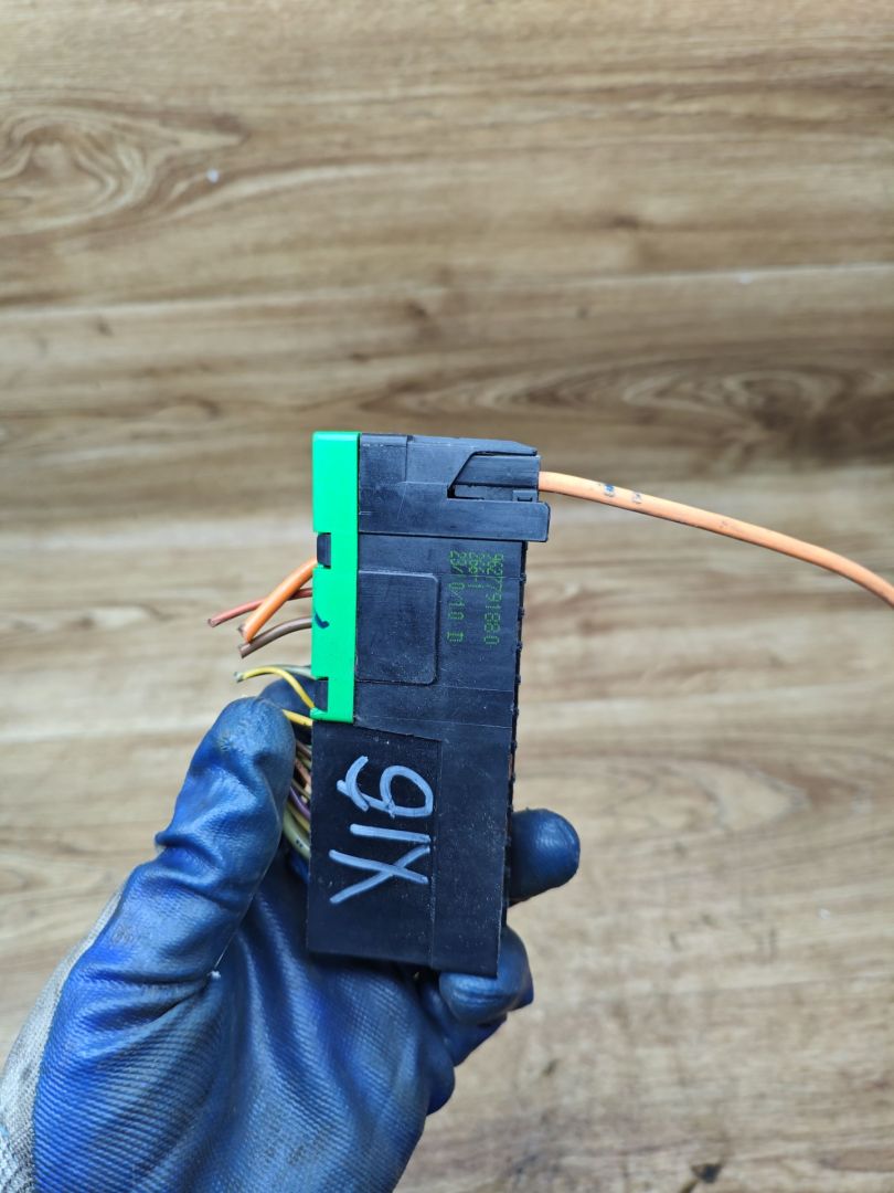 блок предохранителей Peugeot 3008 1 поколение 2011, 1.6 л., дизель, МКПП, внедорожник 5 дв., 9627791880 - фото №1