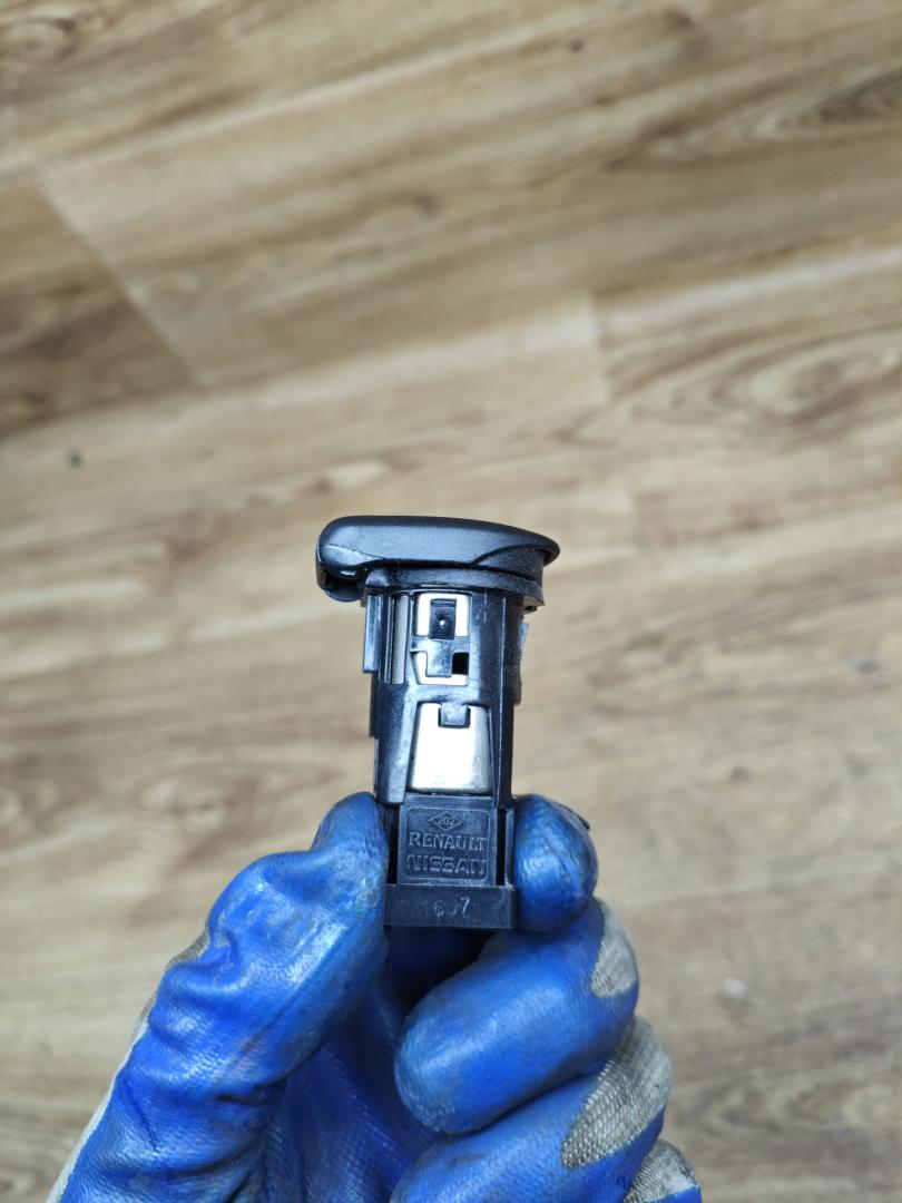 прикуриватель Lada Vesta 1 поколение 2017, 1.6 л., бензин, МКПП, седан - фото №1