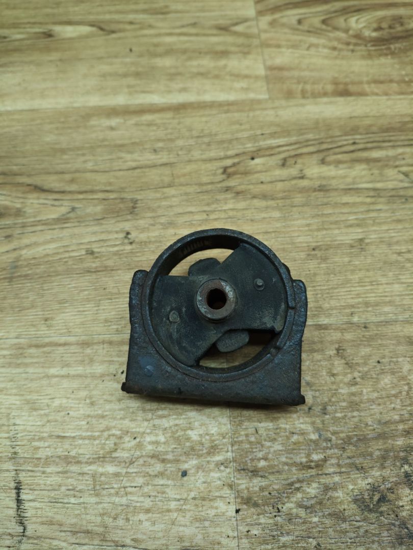 подушка крепления двигателя Toyota Corolla 9 поколение (E120/E130) 2002, 1.4 л., 4ZZ-FE, бензин, МКПП, хетчбэк 5 дв. - фото №1