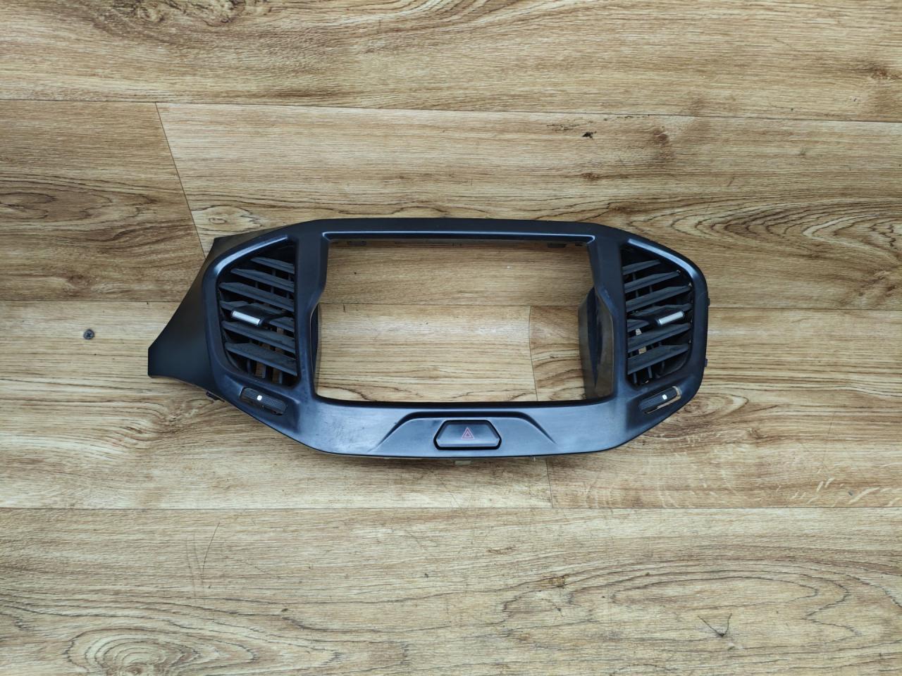 дефлектор обдува салона Lada Vesta 1 поколение 2017, 1.6 л., бензин, МКПП, седан - фото №1