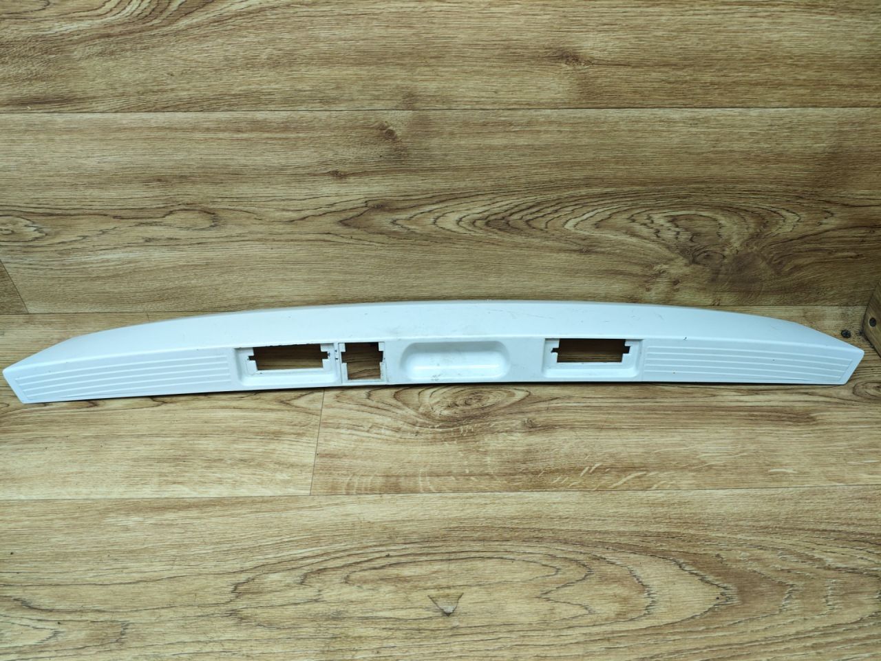 накладка двери (крышки) багажника Lada Vesta 1 поколение 2017, 1.6 л., бензин, МКПП, седан, 8450008087 - фото №1