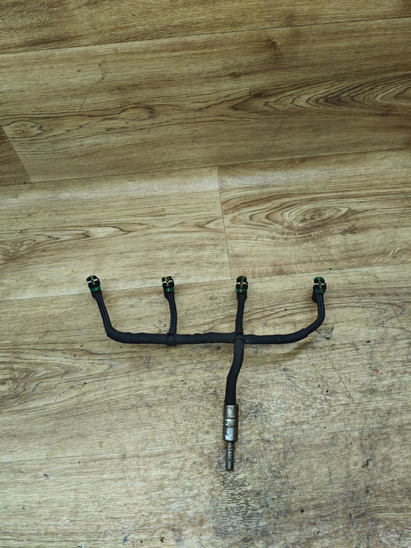 трубка обратки форсунок Land Rover Range Rover Evoque L538 2012, 2.2 л., 224DT, дизель, МКПП, внедорожник 5 дв. - фото №1