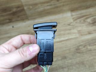 кнопка аварийной сигнализации Toyota Avensis 2 поколение (T250) [рестайлинг] 2006, 1.6 л., 3ZZ-FE, бензин, МКПП, седан