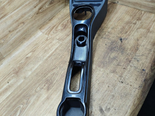 консоль салона Renault Duster 1 поколение 2012, 2.0 л., F4R 403, бензин, АКПП, внедорожник 5 дв., передний привод