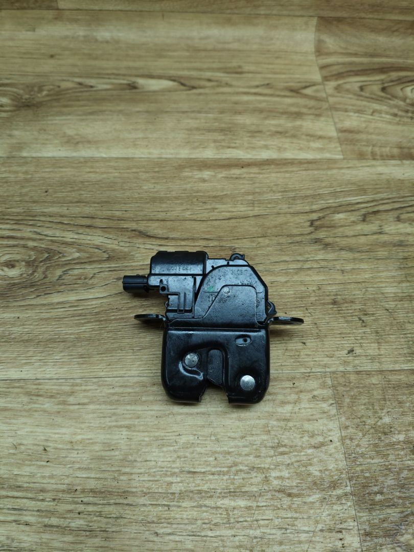 замок багажника Lada Vesta 1 поколение 2017, 1.6 л., бензин, МКПП, седан, 2190-5606010-10 - фото №1