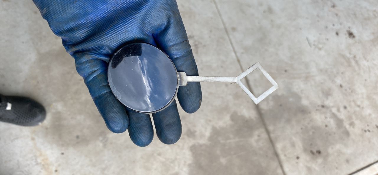 заглушка переднего бампера под крюк Peugeot 208 1 поколение 2012, 1.2 л., бензин, МКПП, хетчбэк 3 дв., 9673857277 - фото №1