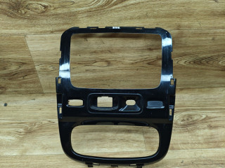 рамка под магнитолу Renault Duster 1 поколение 2012, 2.0 л., F4R 403, бензин, АКПП, внедорожник 5 дв., передний привод