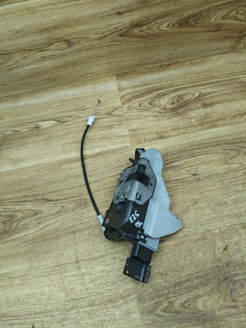 замок двери передней левой Peugeot 5008 1 поколение 2011, 1.6 л., дизель, МКПП, минивэн - фото №1