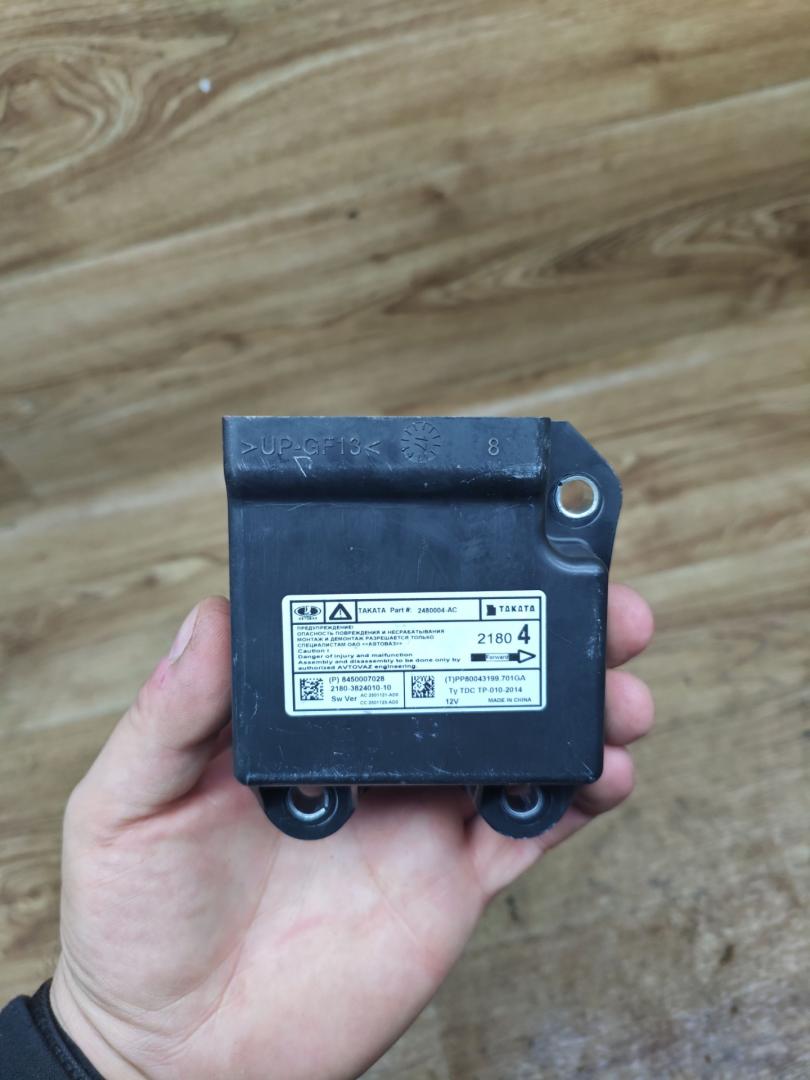 блок AirBag Lada Vesta 1 поколение 2017, 1.6 л., бензин, МКПП, седан, 8450007028, 2180-3824010-10 - фото №1