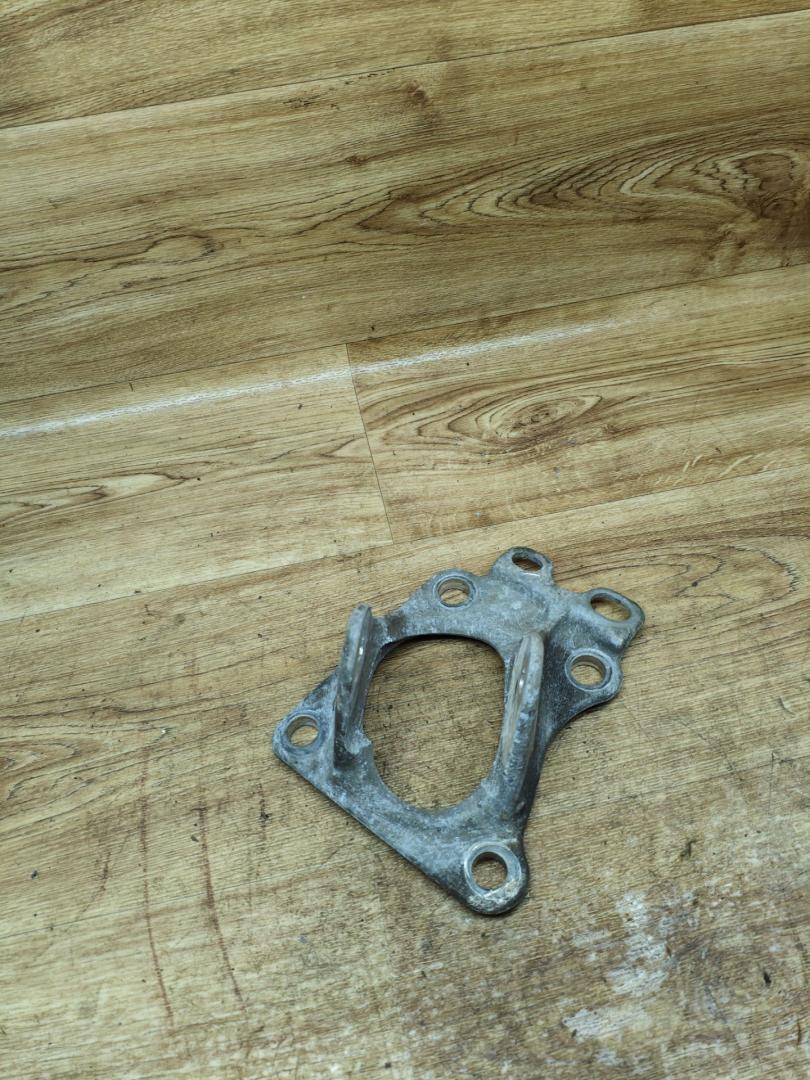 Кронштейн балки Peugeot 5008 1 поколение 2011, 1.6 л., дизель, МКПП, минивэн, 9684349380 - фото №1