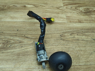 замок зажигания Renault Duster 1 поколение 2012, 2.0 л., F4R 403, бензин, АКПП, внедорожник 5 дв., передний привод