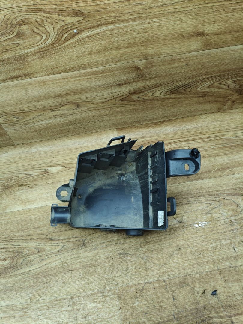 короб предохранителей Renault Duster 1 поколение 2012, 2.0 л., F4R 403, бензин, АКПП, внедорожник 5 дв., передний привод, 243800196R - фото №1