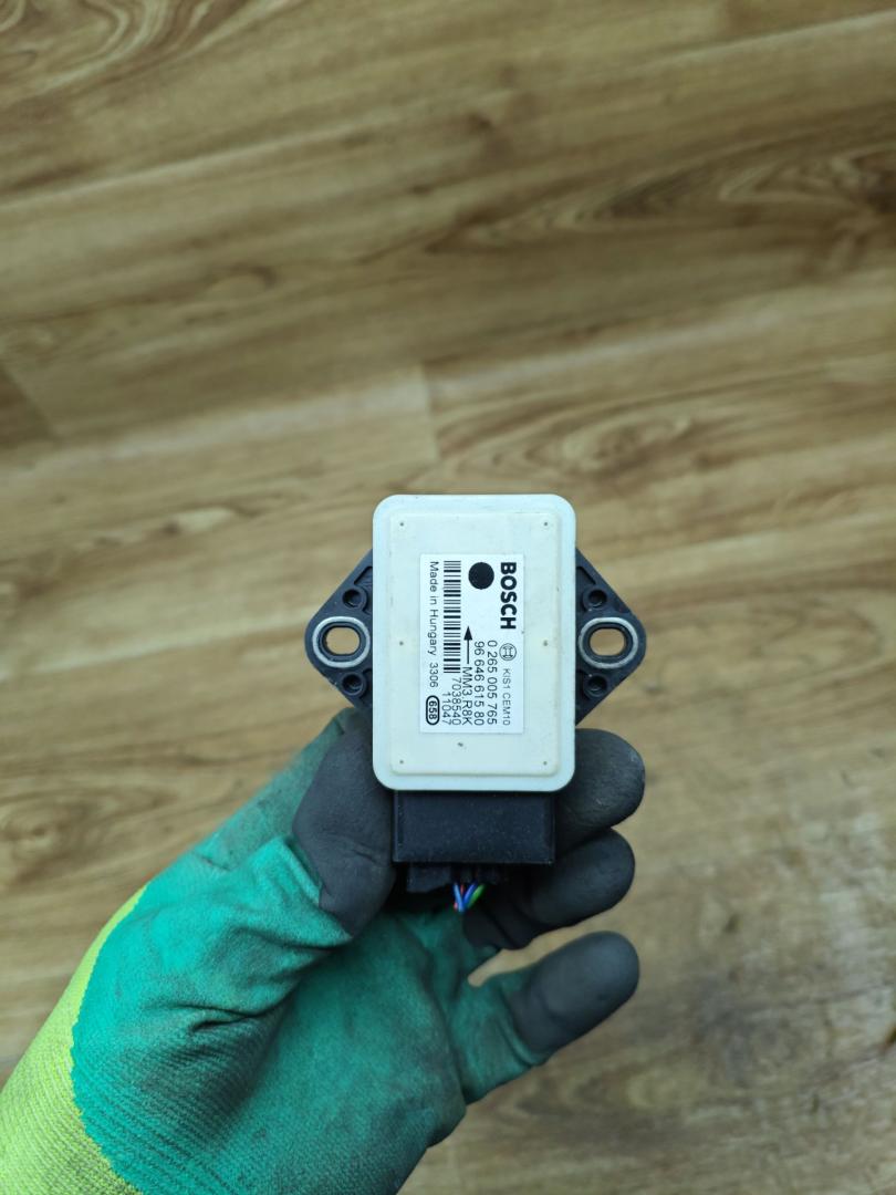 датчик ускорения Peugeot 5008 1 поколение 2011, 1.6 л., дизель, МКПП, минивэн, 0265005765, 9664661580 - фото №1