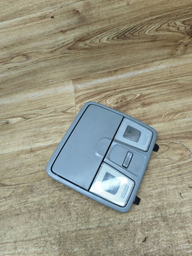 фонарь салона (плафон) Hyundai Solaris 1 поколение 2013, 1.6 л., G4FC, бензин, АКПП, седан - фото №1