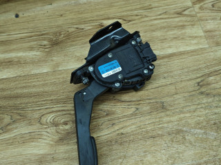 педаль Renault Duster 1 поколение 2012, 2.0 л., F4R 403, бензин, АКПП, внедорожник 5 дв., передний привод, 8200589366D