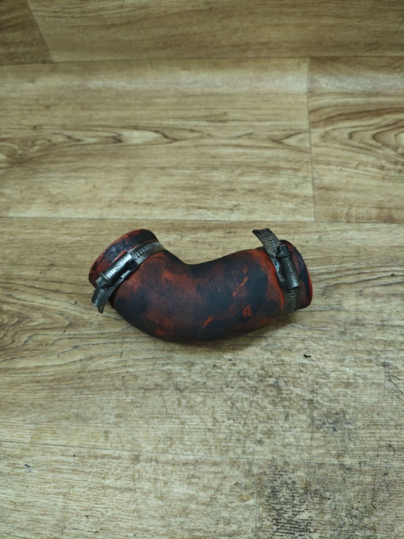 патрубок интеркулера Land Rover Range Rover Evoque L538 2012, 2.2 л., 224DT, дизель, МКПП, внедорожник 5 дв. - фото №1