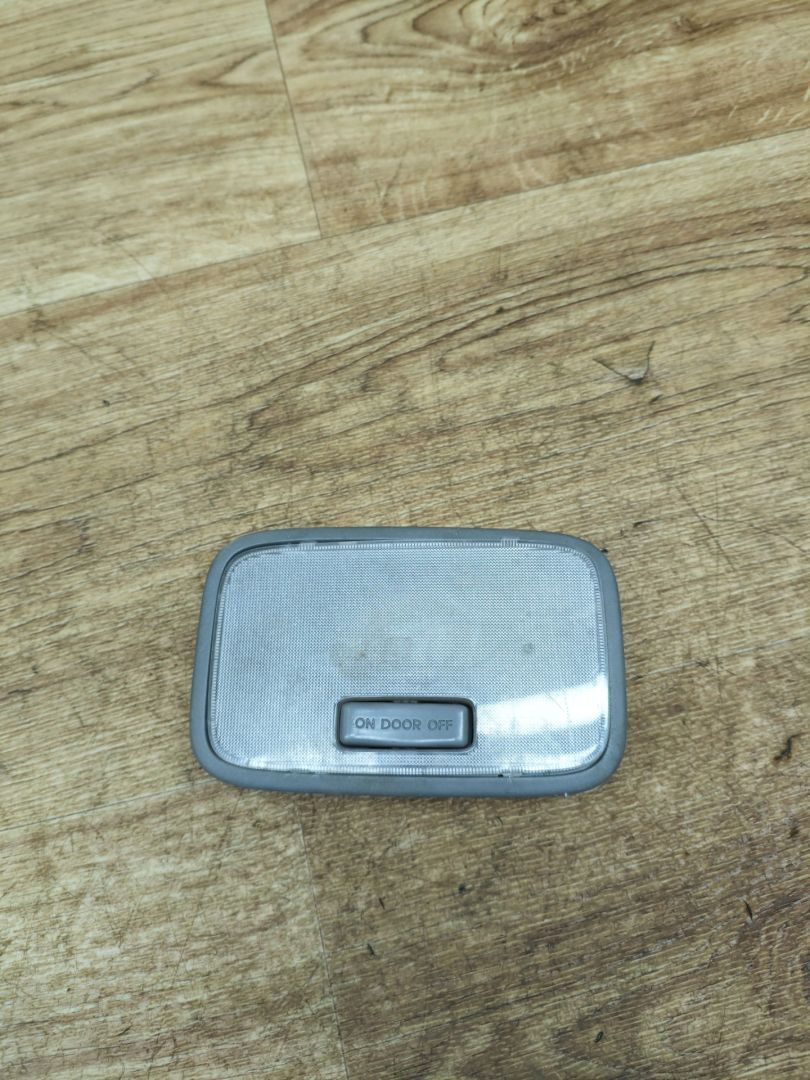 фонарь салона (плафон) Hyundai Solaris 1 поколение 2013, 1.6 л., G4FC, бензин, АКПП, седан - фото №1