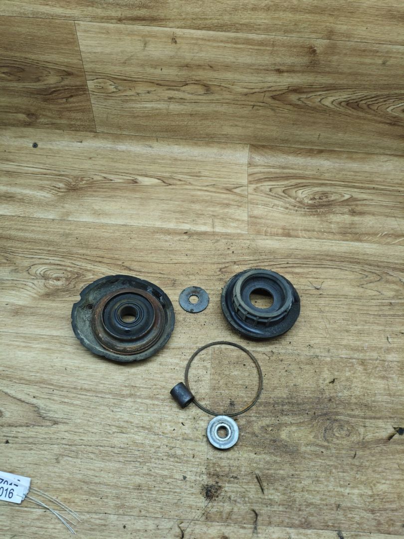 опора амортизатора верхняя (чашка) Peugeot 208 1 поколение 2012, 1.2 л., бензин, МКПП, хетчбэк 3 дв. - фото №1